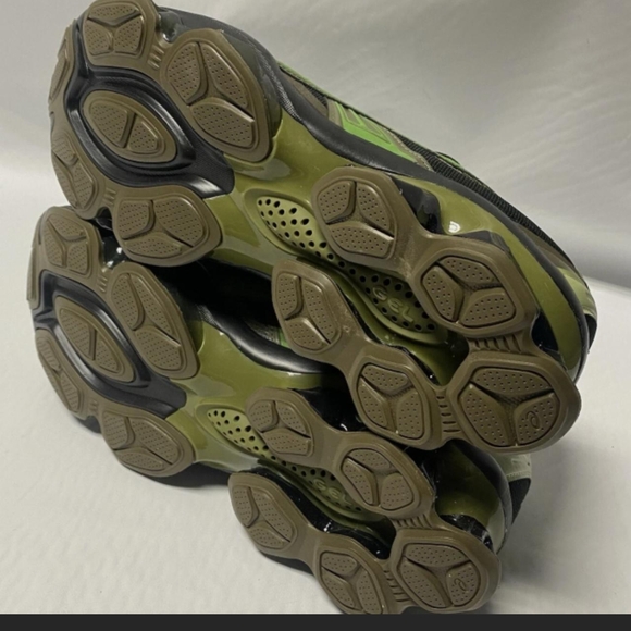 ASICS Men's Kinetic Kiko Kostadinov Green and Black Running Shoes - Picture 3 of 6